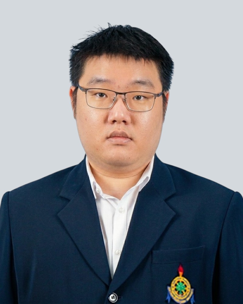 <div style="text-align: center">อาจารย์ธีรพจน์ แซ่ลิน</div>